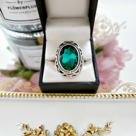 Gorgeous green emerald gemstone ring - Picture 3 of 5